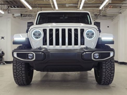 Used 2020 Jeep Gladiator Overland image 3