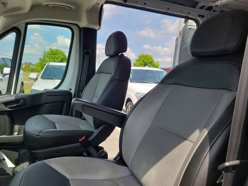 Used 2025 RAM ProMaster 2500 w/ Convenience Group FWD image 14