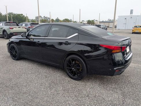 Used 2023 Nissan Altima 2.5 SR w/ SR Premium Package FWD image 6