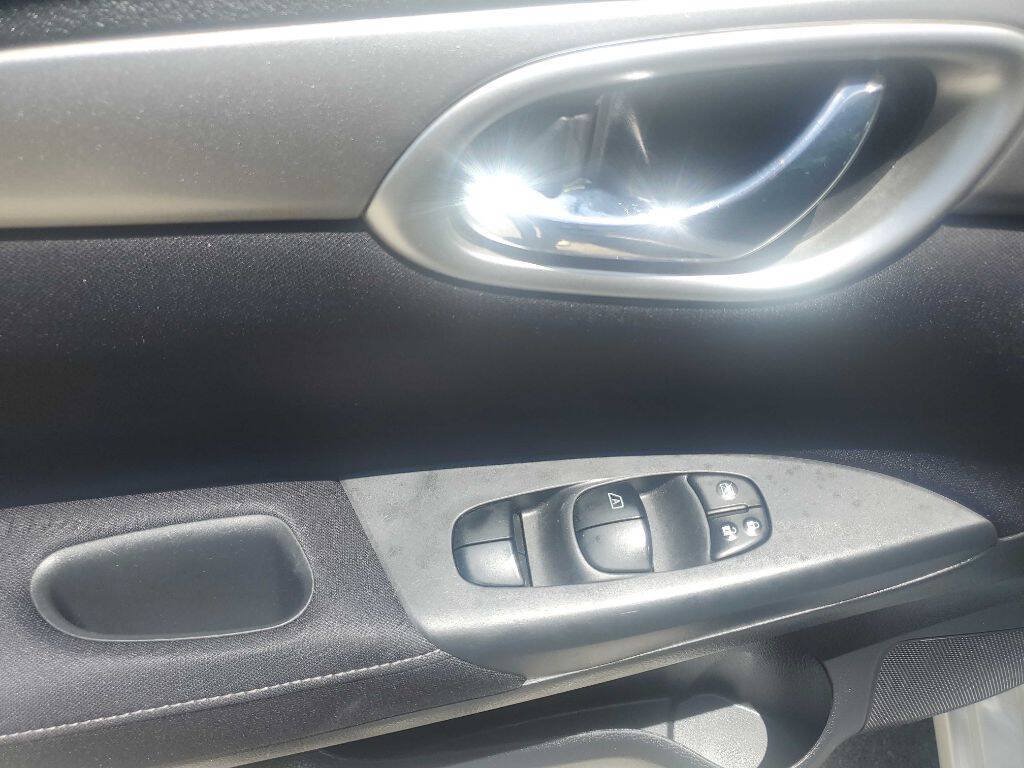 Used 2014 Nissan Sentra SV FWD image 17