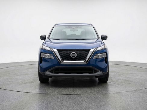 Used 2023 Nissan Rogue S image 2