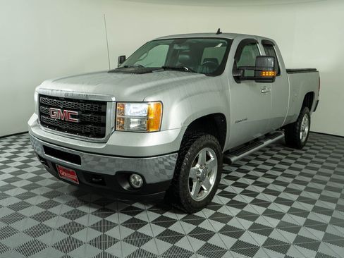Used 2011 GMC Sierra 2500 SLT w/ SLT Convenience Package image 3