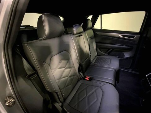 Used 2025 Volkswagen Atlas Cross Sport SE image 23