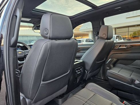 Used 2025 Chevrolet Tahoe High Country AWD/4WD image 25