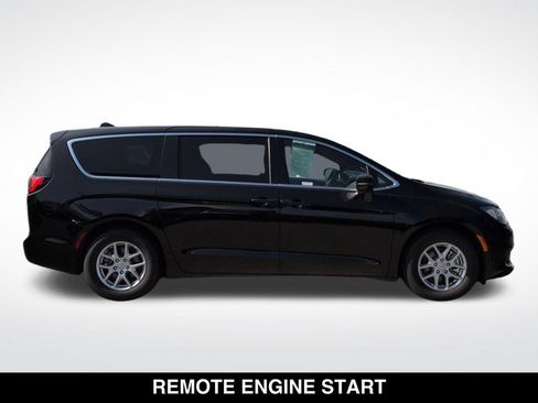 Used 2026 Chrysler Voyager LX FWD image 5