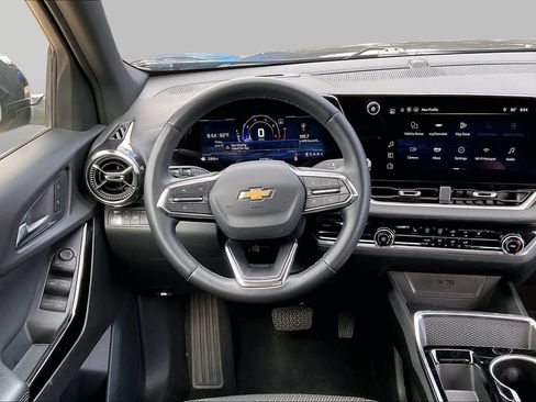 Used 2025 Chevrolet Equinox LT FWD image 7