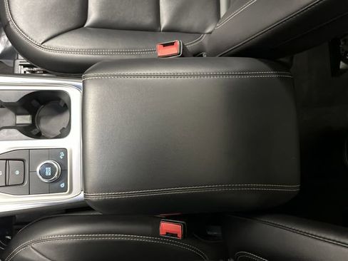 Used 2022 Ford Explorer XLT image 21