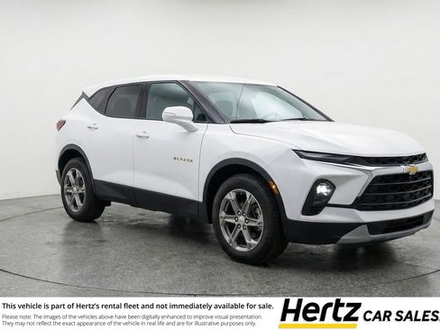 Used 2025 Chevrolet Blazer LT FWD image 1