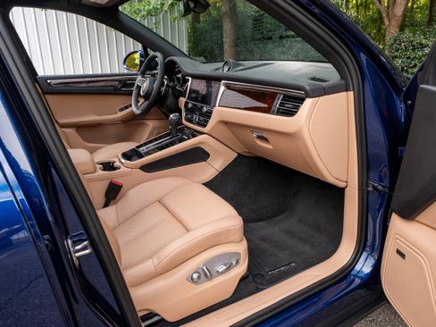 Used 2024 Porsche Macan image 32