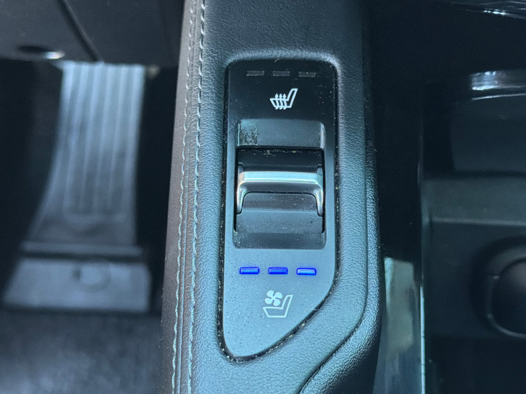 Used 2024 Kia Telluride EX w/ EX Captain's Chair Package AWD/4WD image 31