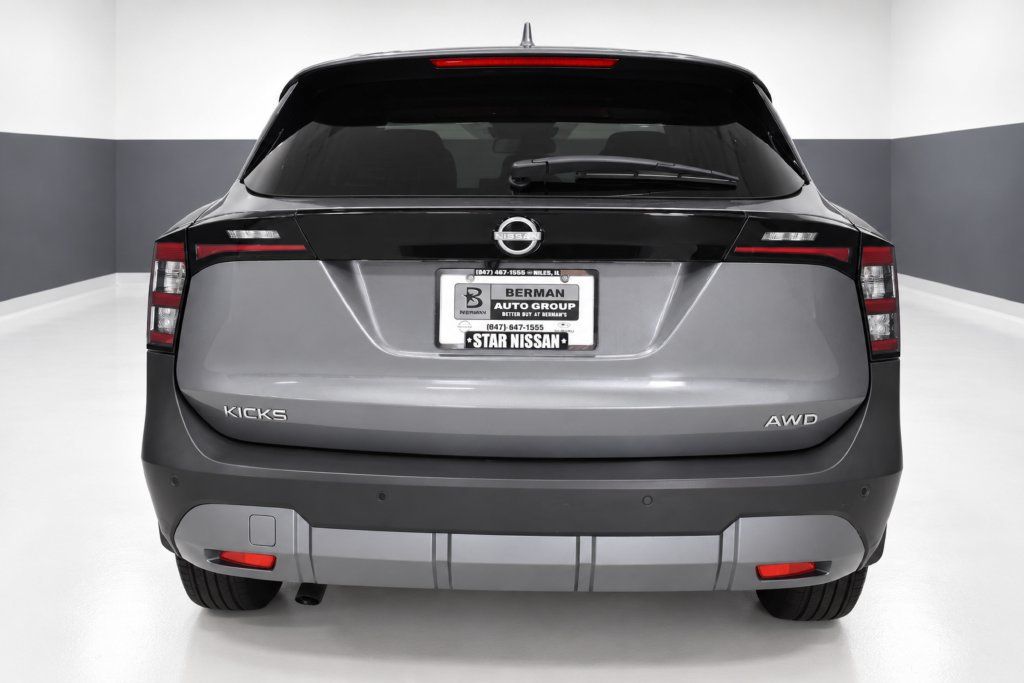 Used 2025 Nissan Kicks SV AWD/4WD image 9