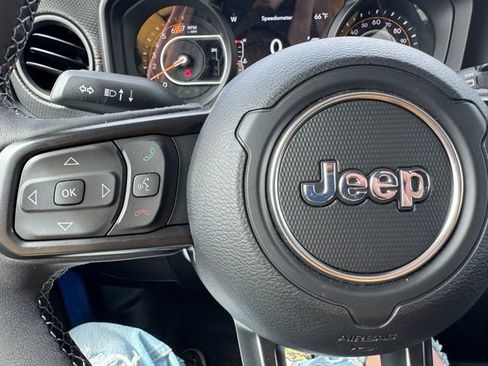 Used 2026 Jeep Wrangler Unlimited Rubicon w/ Safety Group AWD/4WD image 30