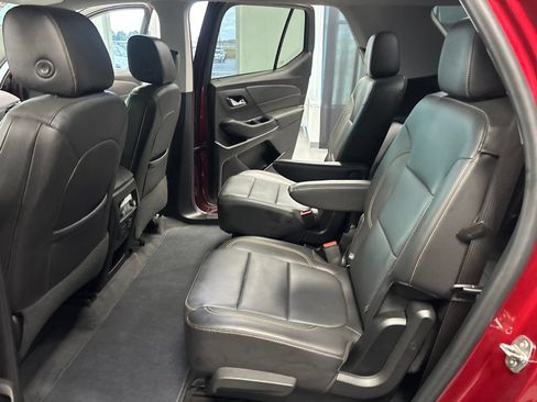 Used 2021 Chevrolet Traverse RS FWD image 31