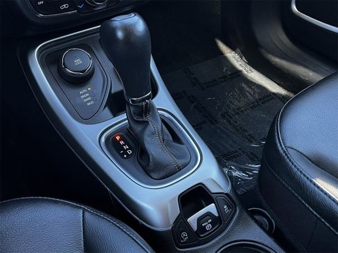 Used 2020 Jeep Compass Latitude w/ Cold Weather Group image 17