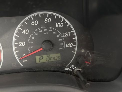 Used 2013 Toyota Corolla LE image 29