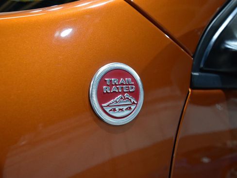 Used 2015 Jeep Cherokee Trailhawk w/ Comfort/Convenience Group AWD/4WD image 9