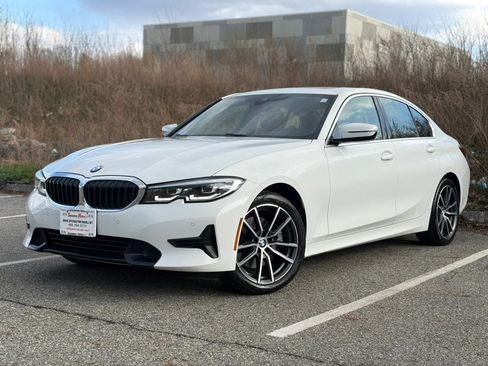 Used 2022 BMW 330i xDrive Sedan w/ Driving Assistance Package image 4