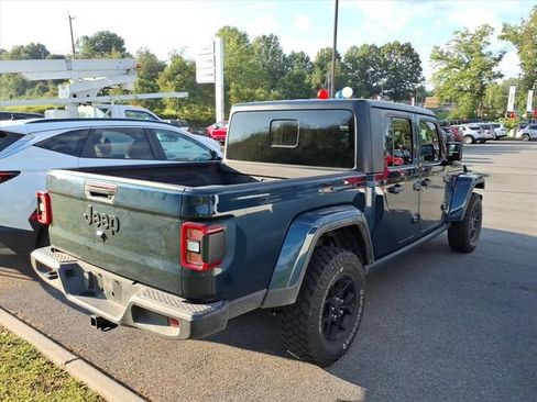 Used 2025 Jeep Gladiator Sport AWD/4WD image 8