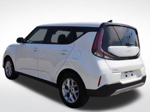 Used 2023 Kia Soul S FWD image 9