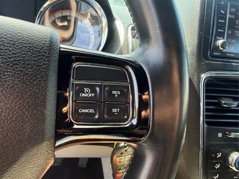 Used 2018 Dodge Grand Caravan SXT FWD image 29