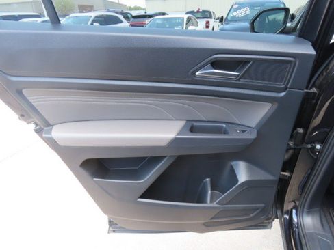 Used 2021 Volkswagen Atlas Cross Sport SEL R-Line FWD image 18