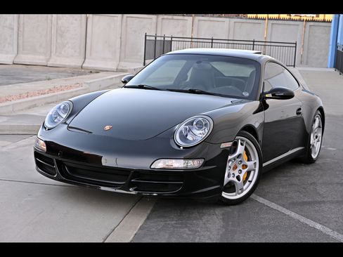 Used 2005 Porsche 911 Carrera S RWD image 1
