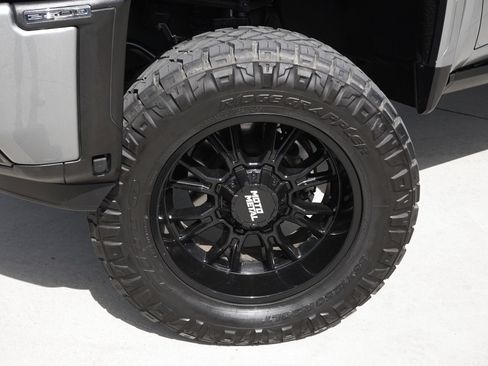Used 2024 GMC Sierra 2500 AT4 w/ AT4 Premium Plus Package AWD/4WD image 31