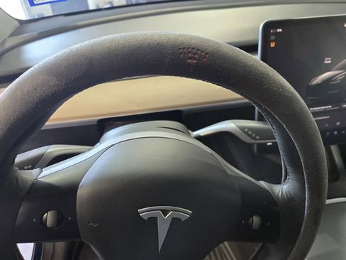 Used 2022 Tesla Model Y Long Range image 15