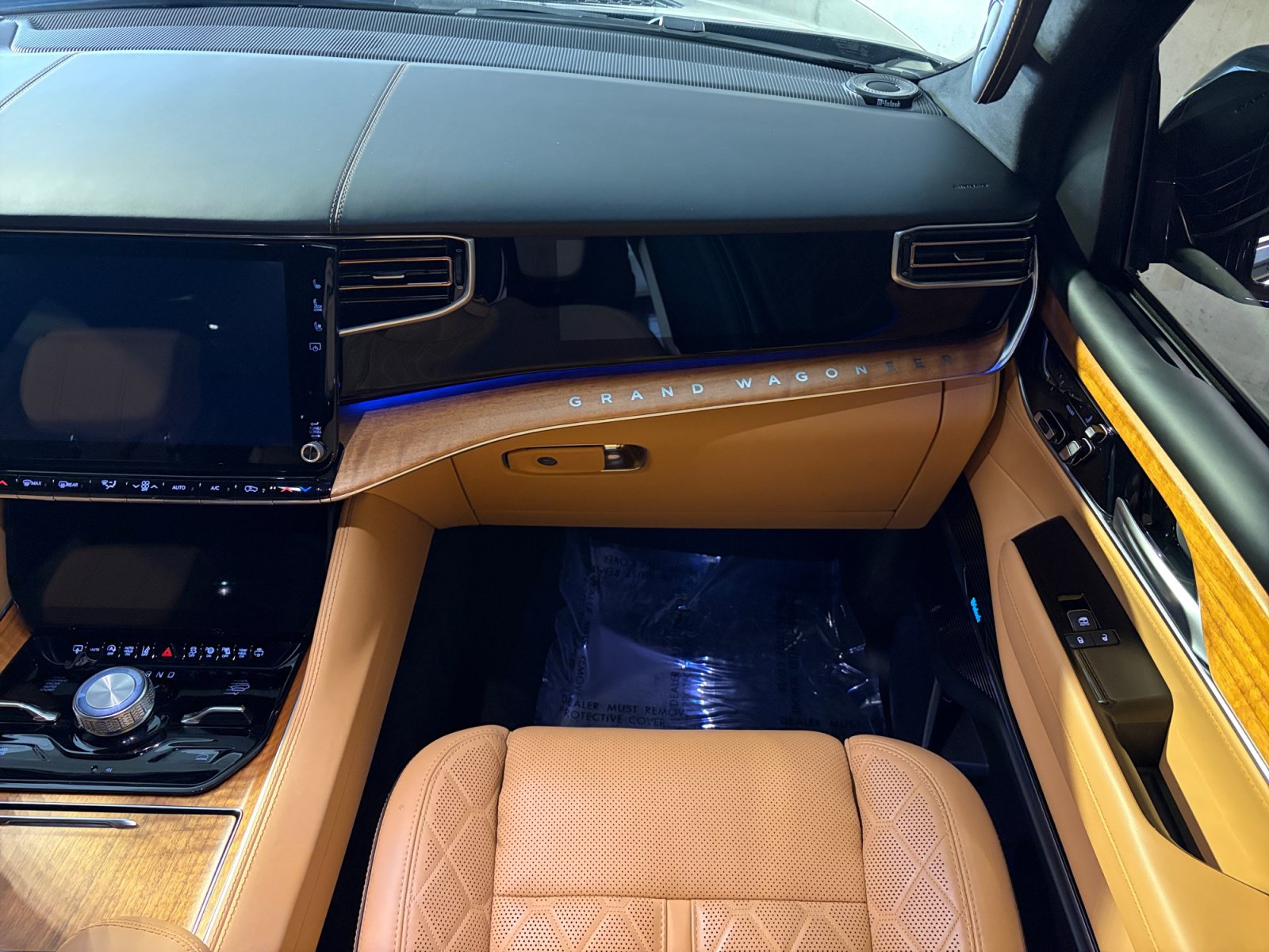 Used 2023 Jeep Grand Wagoneer Series III AWD/4WD image 25