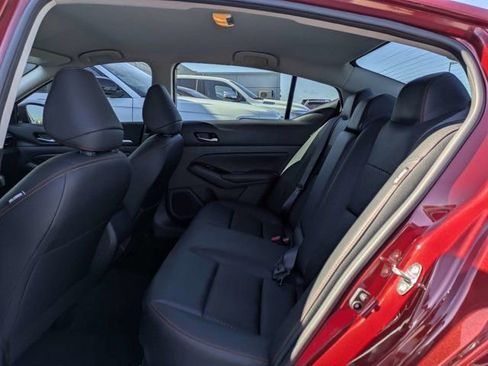 Used 2024 Nissan Altima 2.5 SR FWD image 12