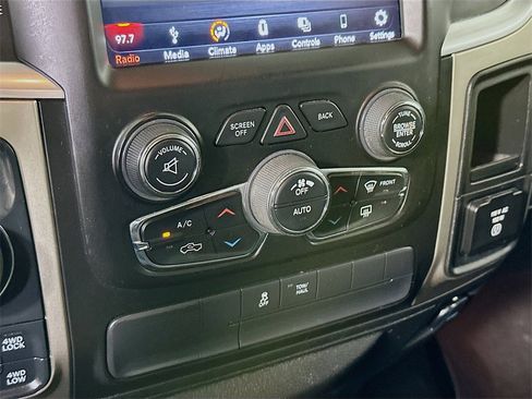 Used 2019 RAM 1500 Classic SLT w/ Luxury Group image 14