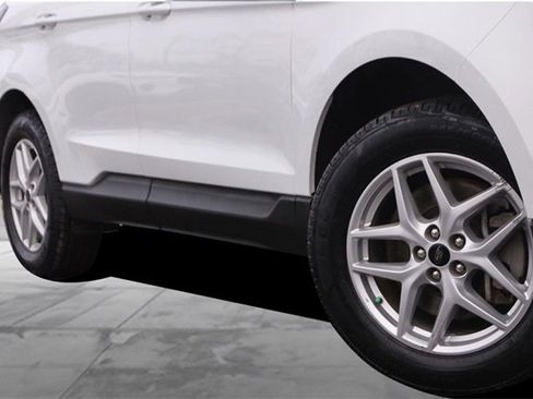 Certified 2024 Ford Edge SEL image 3