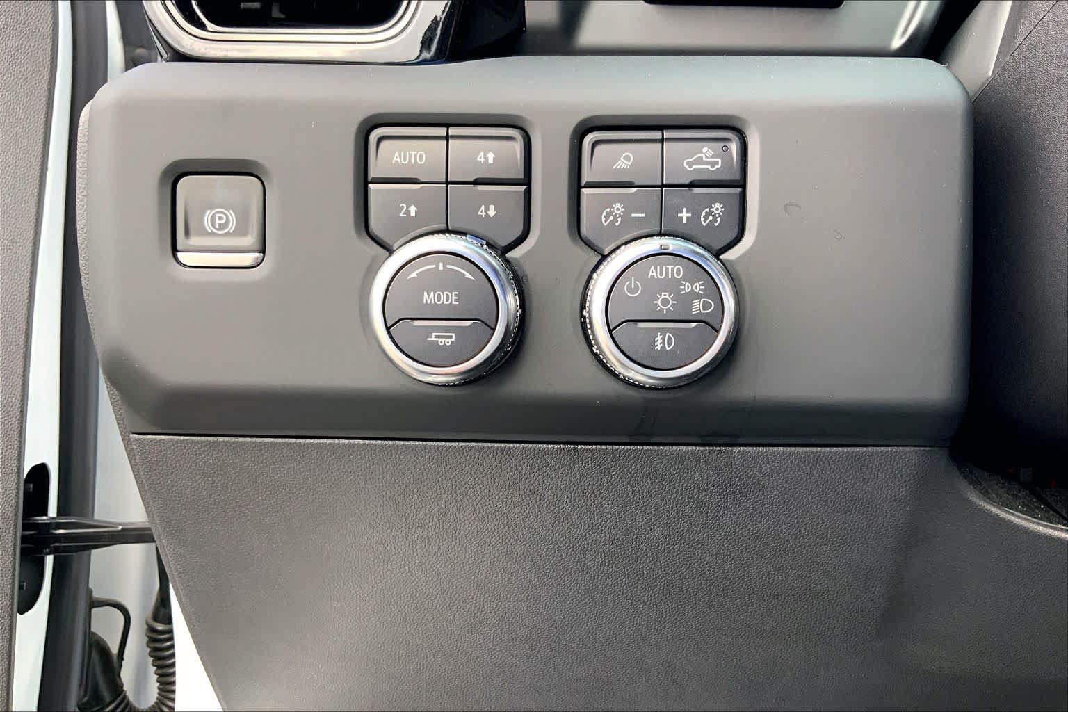Used 2024 GMC Sierra 1500 AT4 w/ Technology Package AWD/4WD image 33