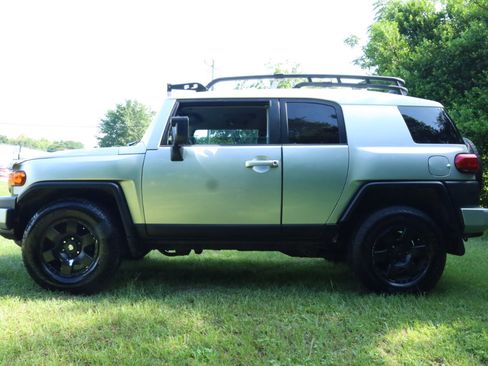Used 2008 Toyota FJ Cruiser 4WD image 2