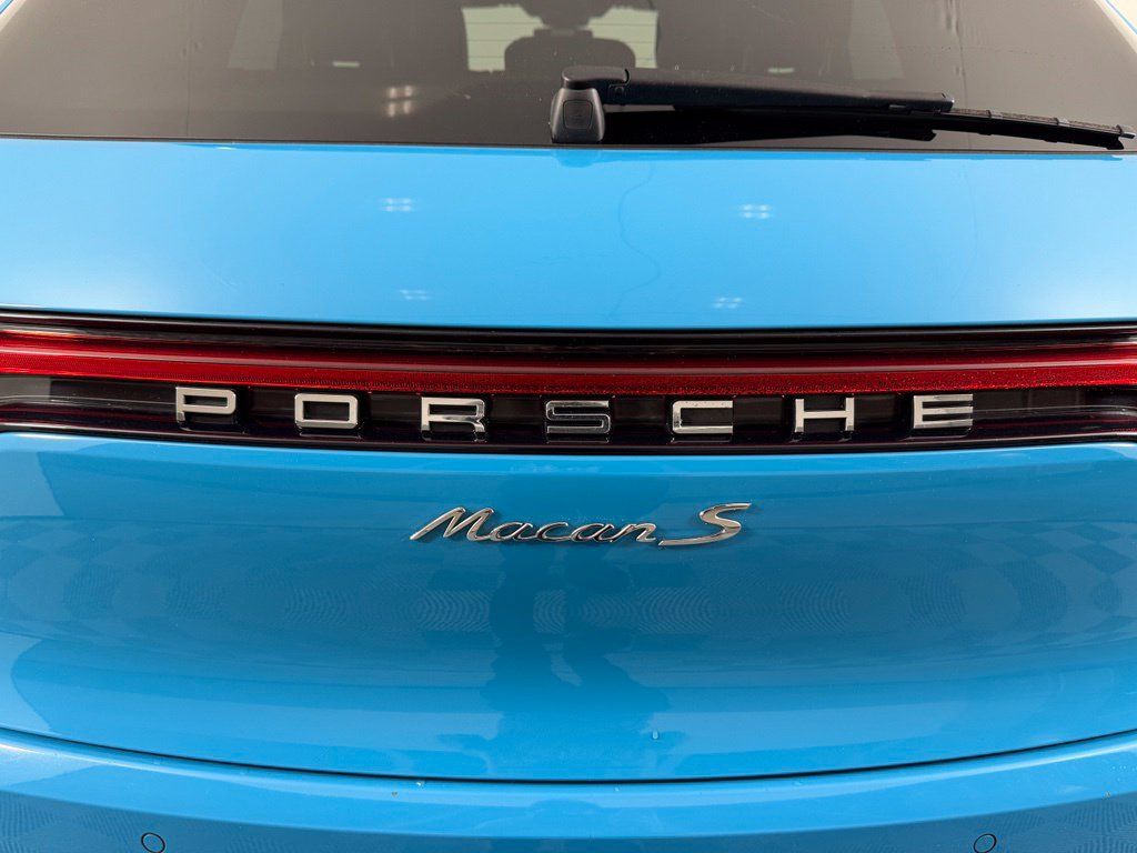 Certified 2021 Porsche Macan S AWD/4WD image 15