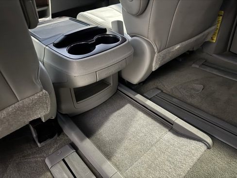 Used 2013 Toyota Sienna XLE image 9