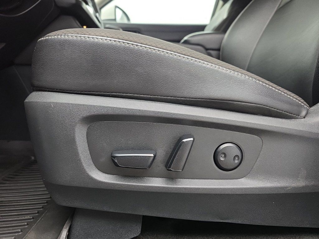 Used 2024 Nissan Pathfinder SL w/ Lighting Package (N92) AWD/4WD image 16