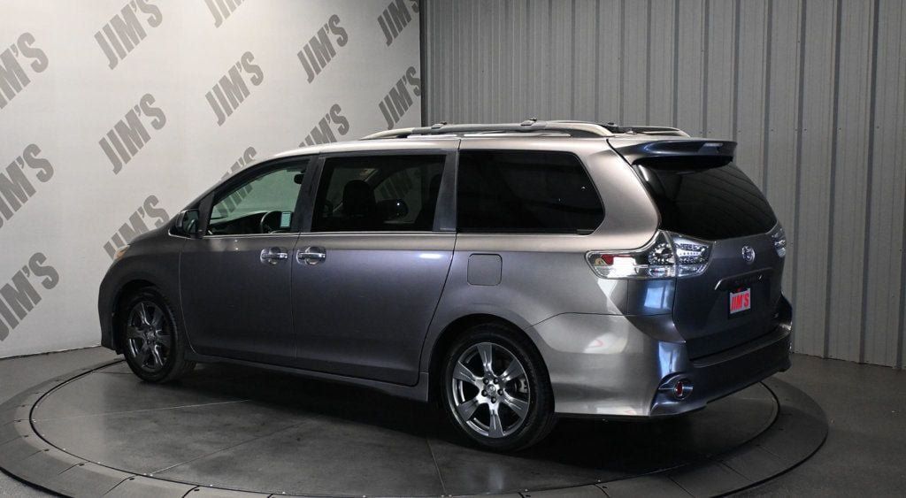 Used 2017 Toyota Sienna SE FWD image 7