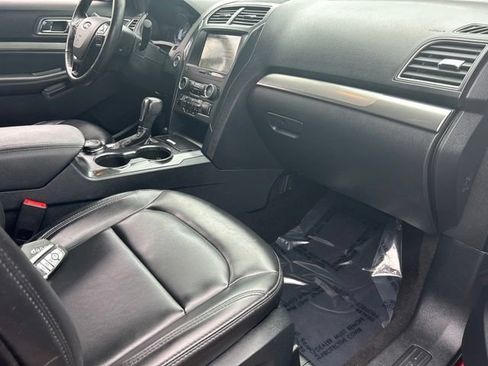 Used 2019 Ford Explorer XLT w/ Equipment Group 202A AWD/4WD image 11