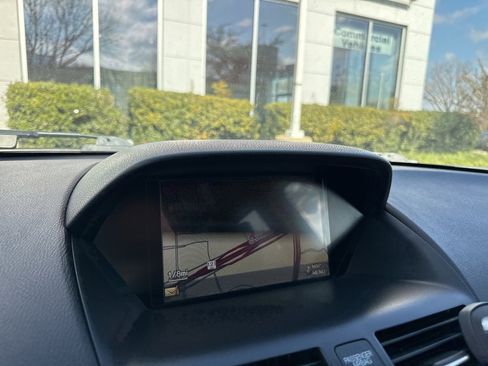 Used 2011 Acura MDX w/ Technology & Entertainment image 7