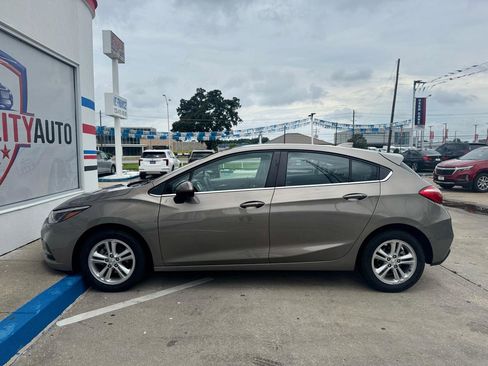 Used 2018 Chevrolet Cruze LT w/ Convenience Package FWD image 20