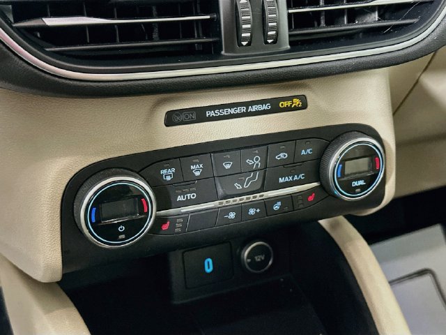 Certified 2020 Ford Escape Titanium AWD/4WD image 23