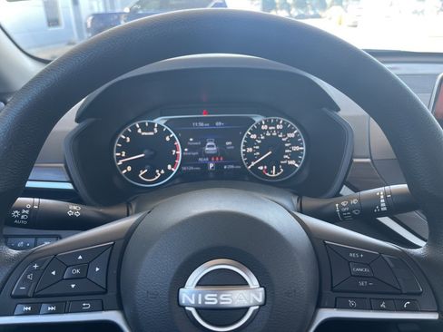 Used 2024 Nissan Altima 2.5 SV image 12