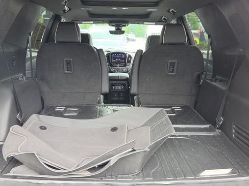 Used 2022 Chevrolet Traverse Premier w/ Redline Edition FWD image 17
