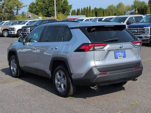 Used 2024 Toyota RAV4 LE AWD/4WD image 3