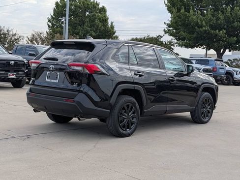 Used 2025 Toyota RAV4 LE AWD/4WD image 6