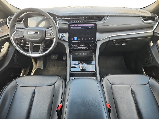 Used 2025 Jeep Grand Cherokee Limited AWD/4WD image 9