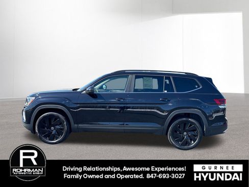 Used 2024 Volkswagen Atlas SE w/ Black Wheel Package image 6