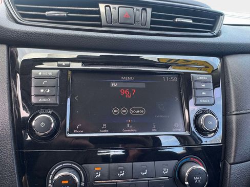 Used 2020 Nissan Rogue S FWD image 31