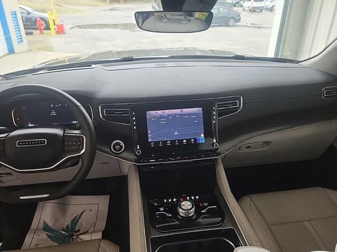 Used 2024 Jeep Wagoneer Series II w/ Convenience Group I AWD/4WD image 9